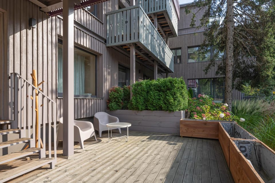 Property building, Patio, Day, Balcony/Terrace
