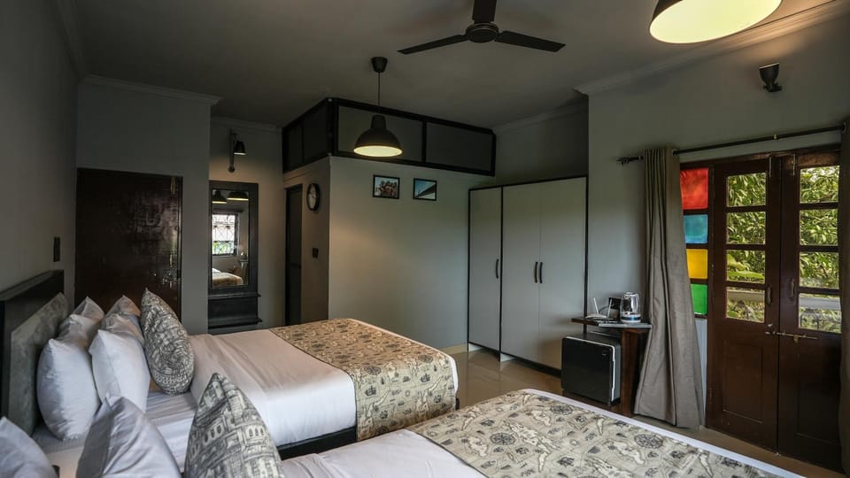 Bed, Photo of the whole room, Bedroom, fireplace, wardrobe