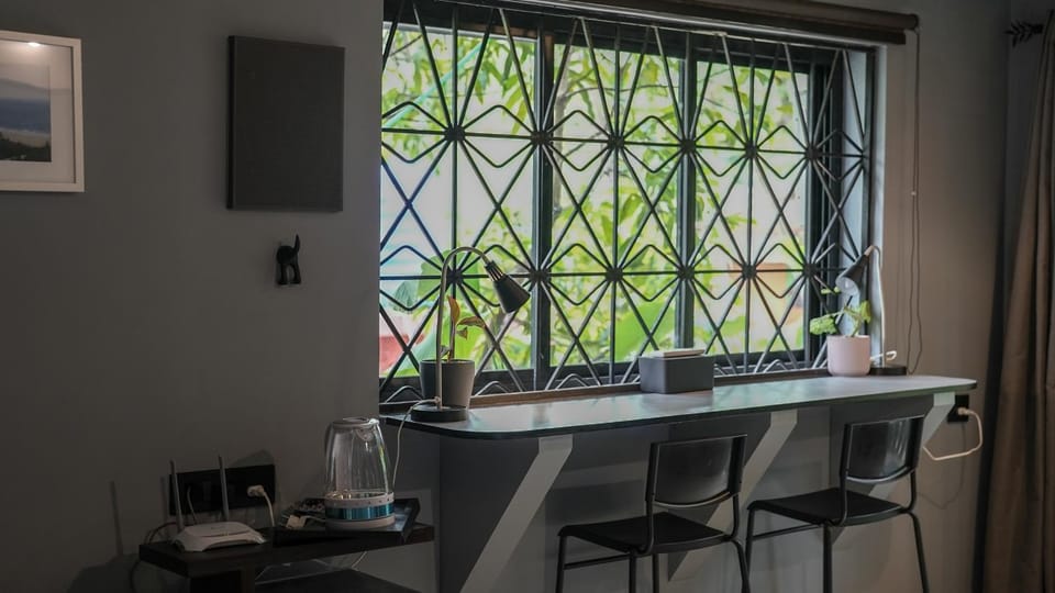 Seating area, Dining area