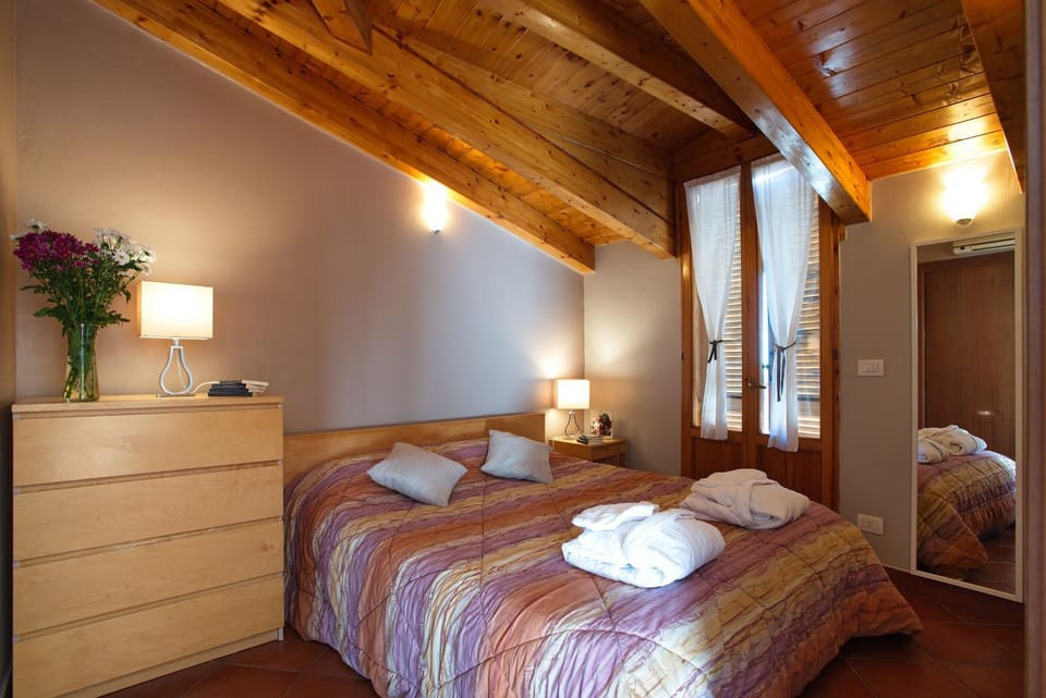 Bed, Photo of the whole room