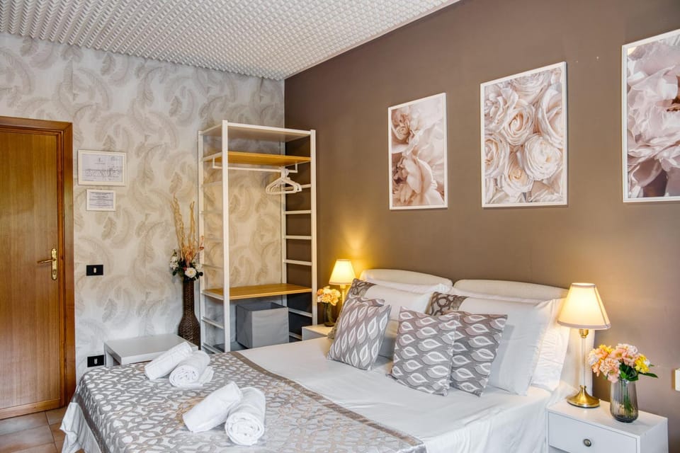 Bed, Photo of the whole room, Bedroom, towels, wardrobe