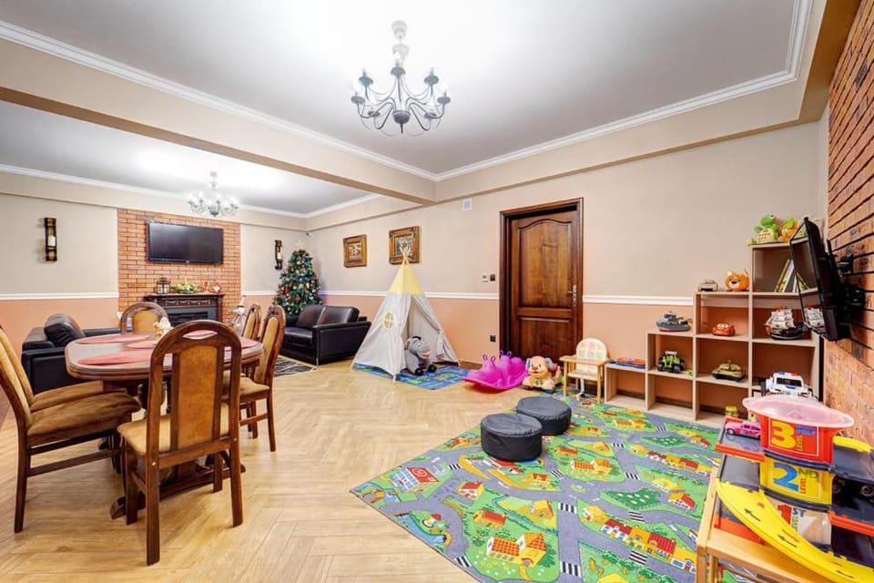 Game Room, Seating area