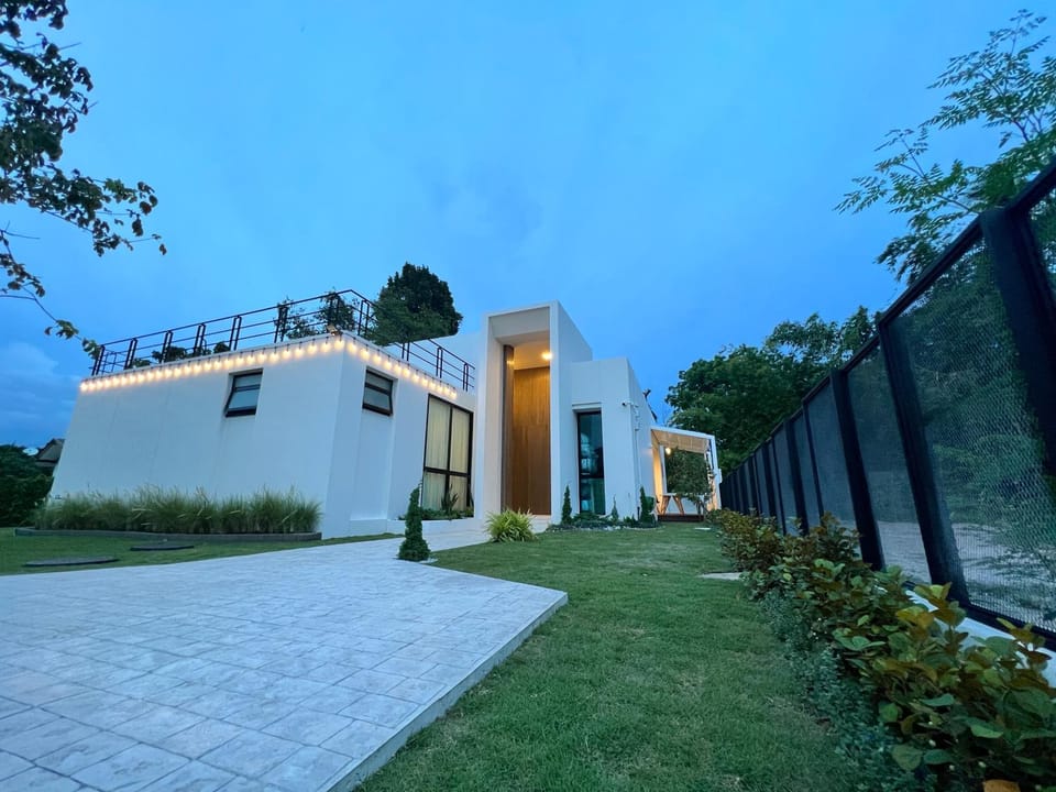 Property building, Day, Garden, Garden view