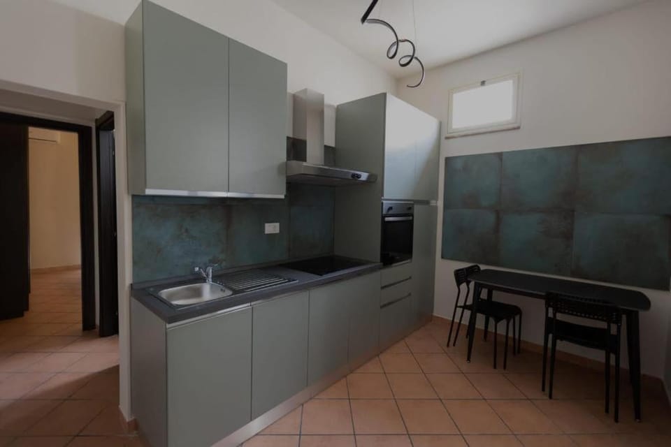 Kitchen or kitchenette, Dining area, oven, stove