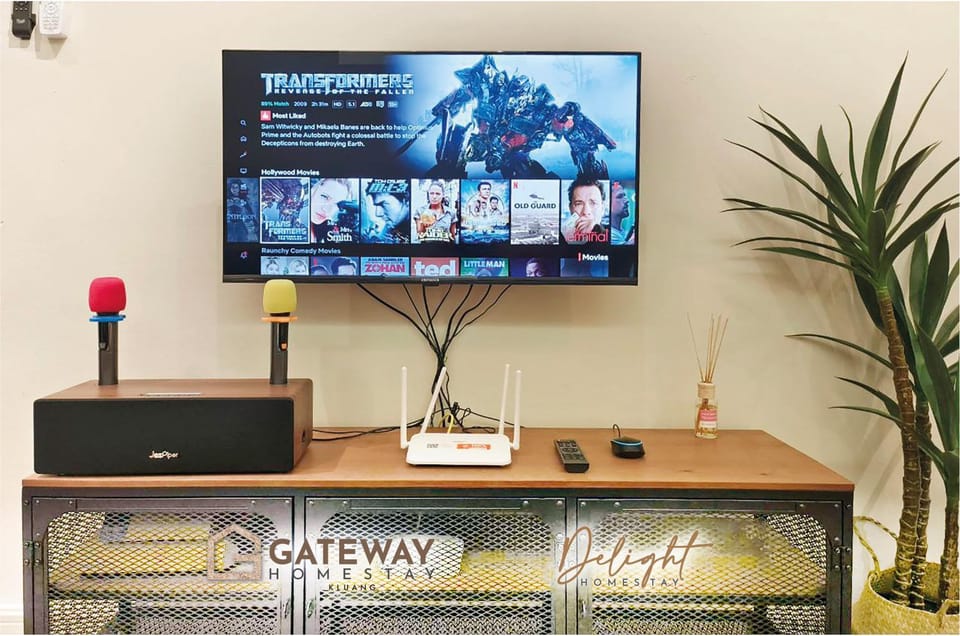 Gateway Sri Klg 11pax KTV Neflix Water Machine Town House in Johor