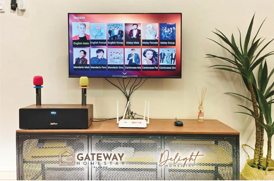 Gateway Sri Klg 11pax KTV Neflix Water Machine Town House in Johor