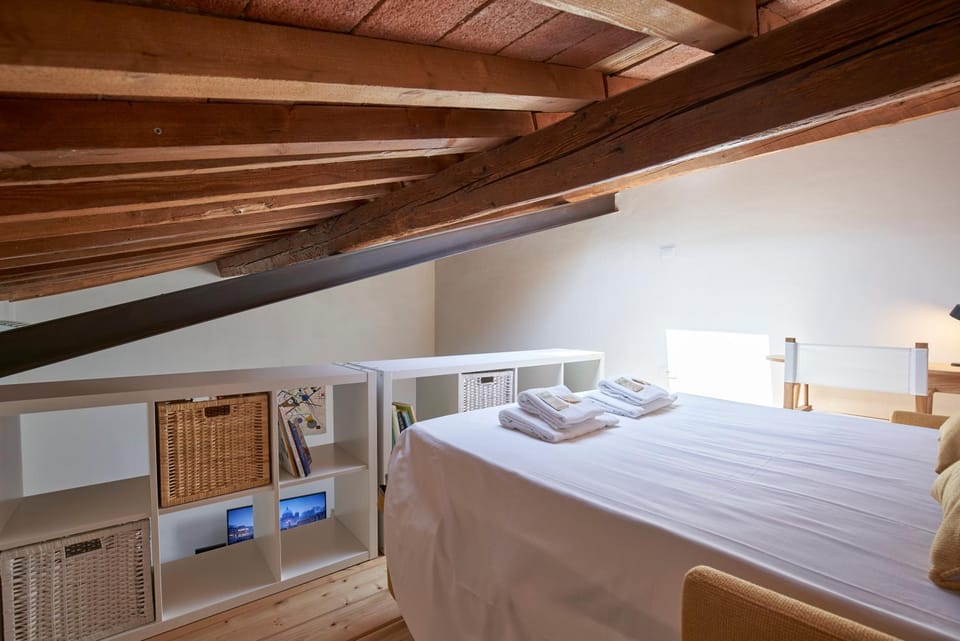Bed, Photo of the whole room