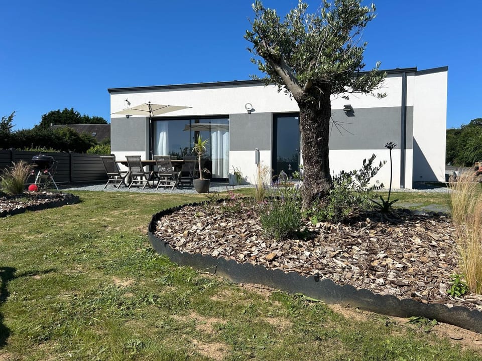 Gîtes Rozanna avec accès Piscine et SPA JACUZZI House in Barneville-Carteret