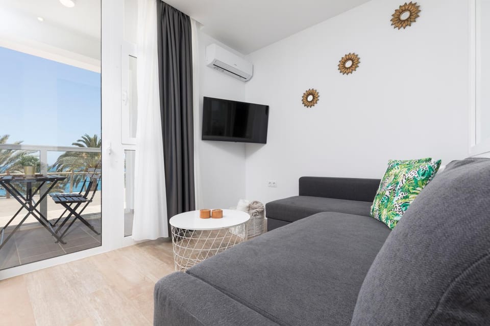 Communal lounge/ TV room, Lounge or bar
