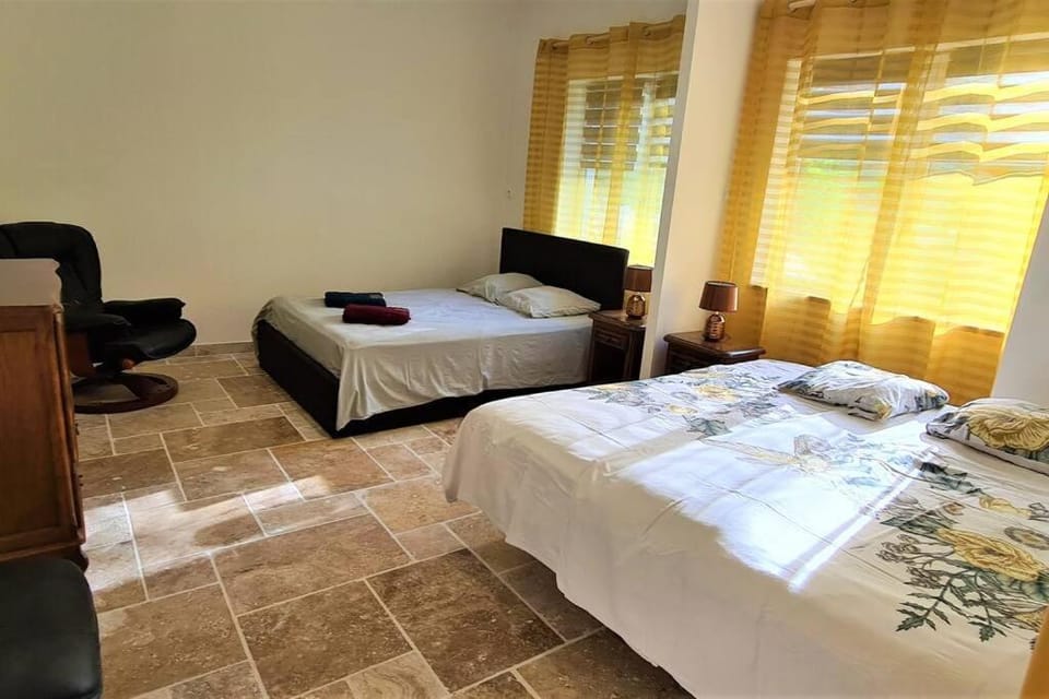 T-2ouest47m2 dans la maison au bord du Canal du Midi Apartment in Nouvelle-Aquitaine