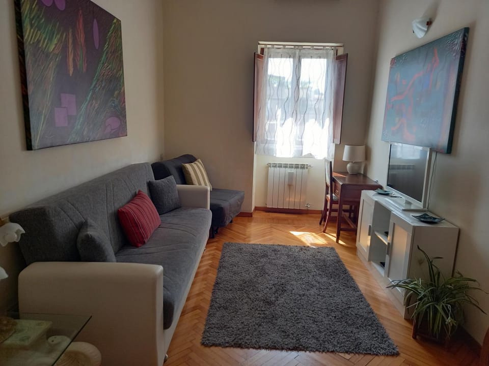 TV and multimedia, Living room, Seating area