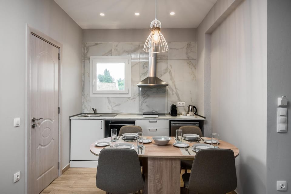 Kitchen or kitchenette, Dining area, minibar, pet friendly, stove