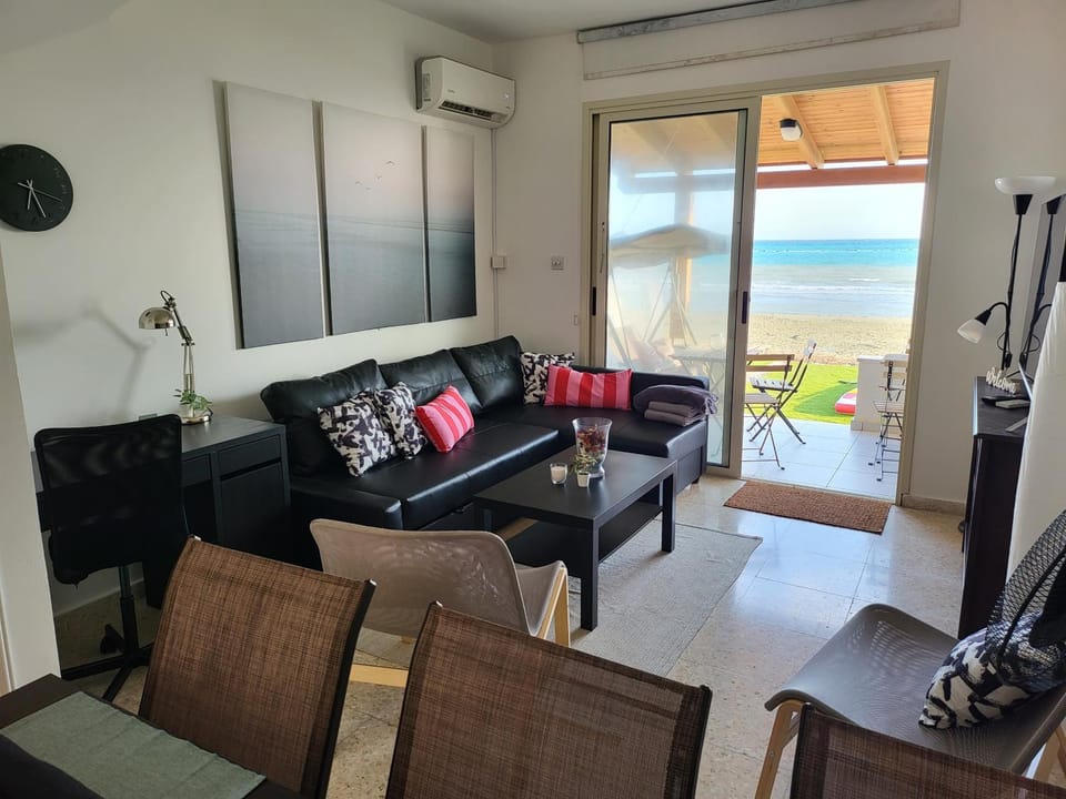 Patio, Natural landscape, View (from property/room), Balcony/Terrace, Living room, Seating area, Dining area, Sea view