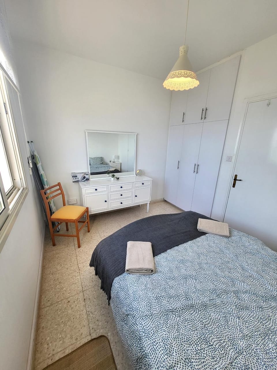 Bed, Living room, Seating area, Bedroom, wardrobe