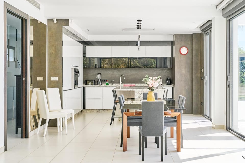 Property building, Kitchen or kitchenette, Living room