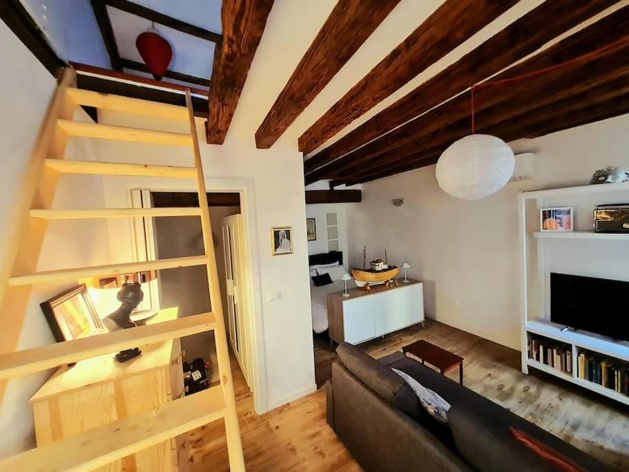 Communal lounge/ TV room, TV and multimedia, Living room