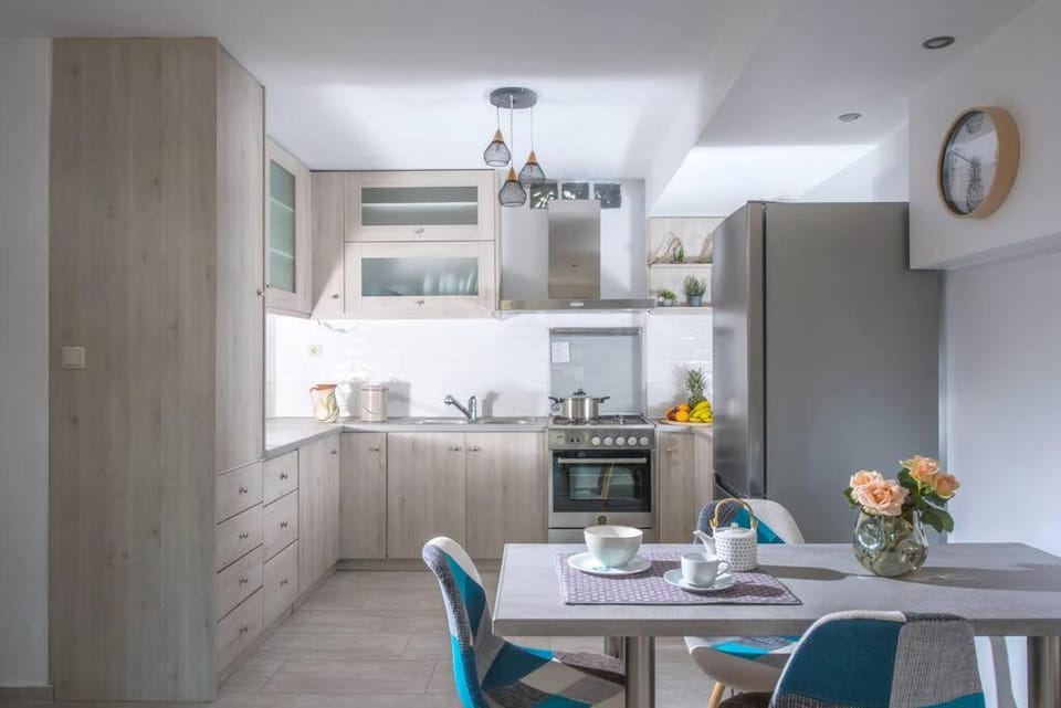 Kitchen or kitchenette, Dining area, pet friendly, stove