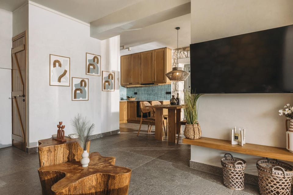 TV and multimedia, Living room, Seating area, Dining area