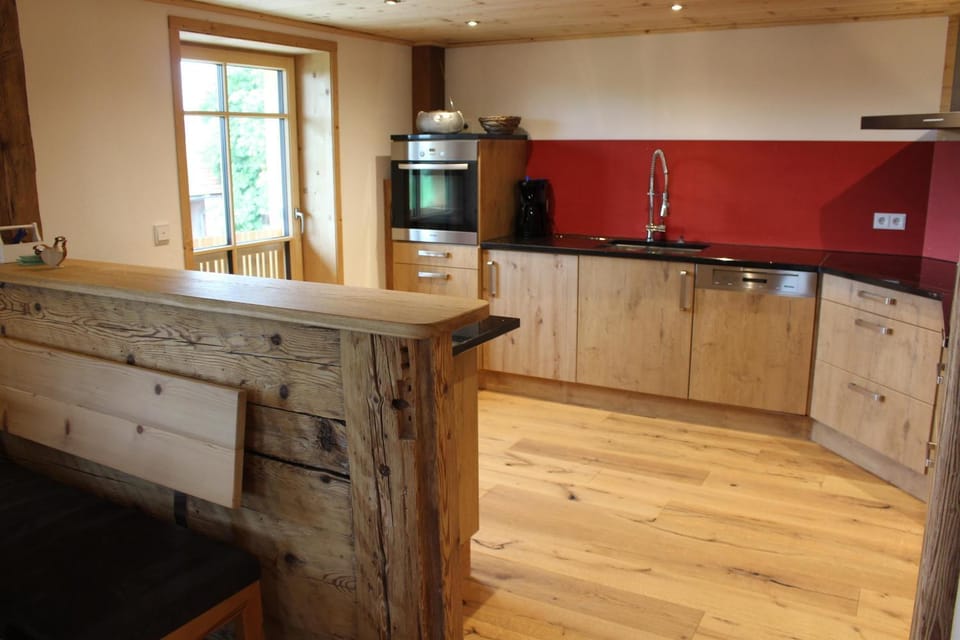 Kitchen or kitchenette, dishwasher