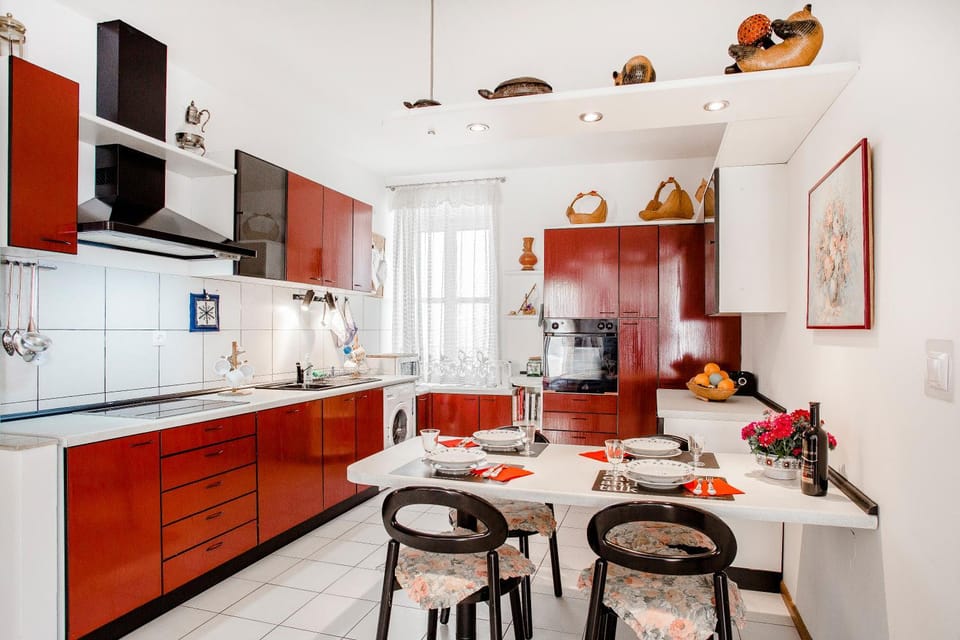 Kitchen or kitchenette, Seating area, Dining area, dishwasher, oven, stove, toaster
