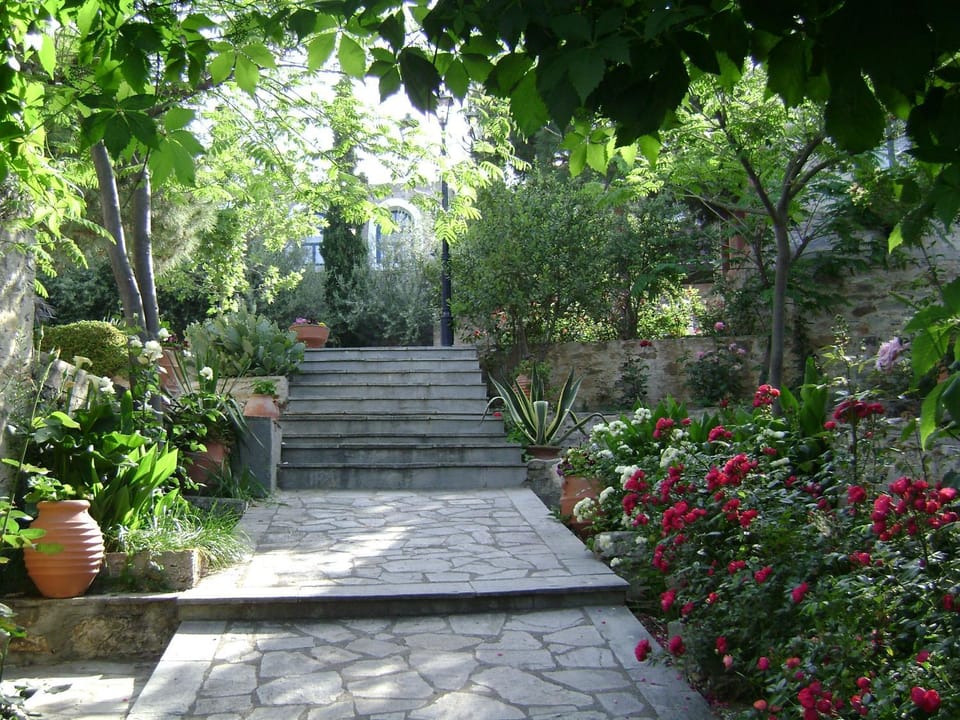 Facade/entrance, Garden