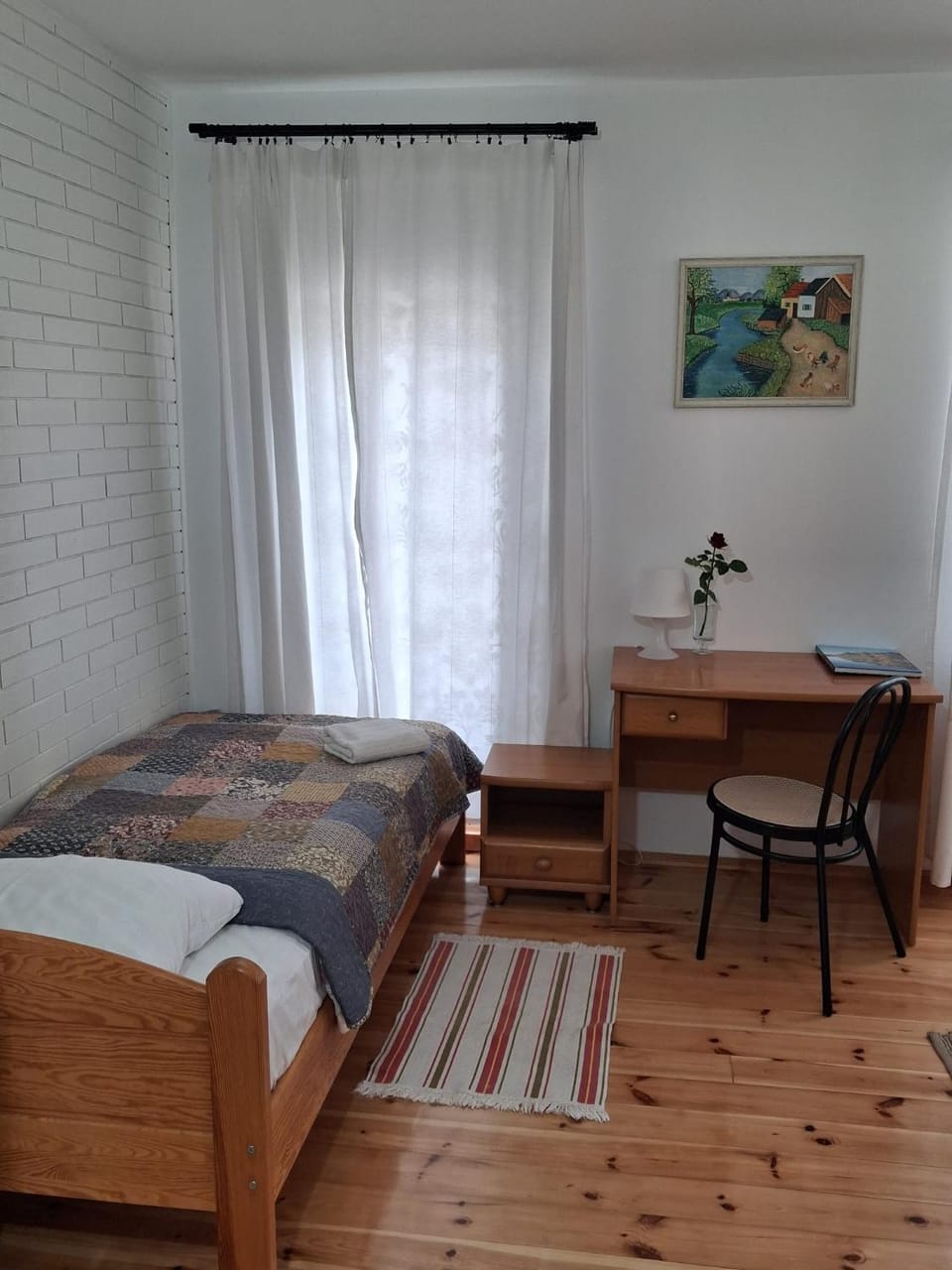 Photo of the whole room, Bedroom