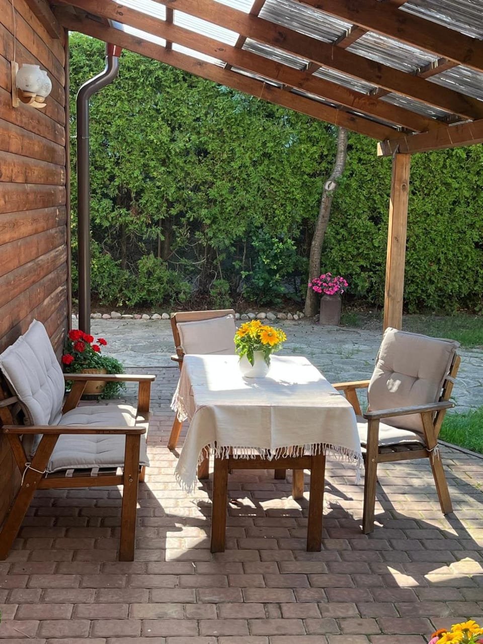 Patio, Garden, Seating area, Dining area, Garden view