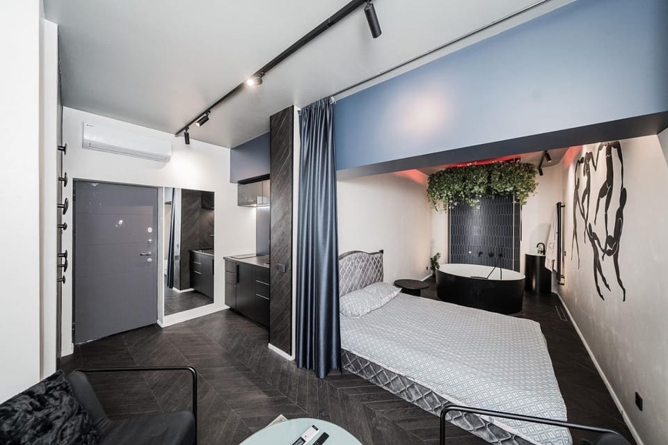 Bed, Seating area, Bedroom