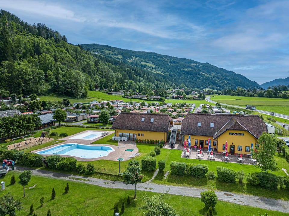 Restaurant/places to eat, Swimming pool