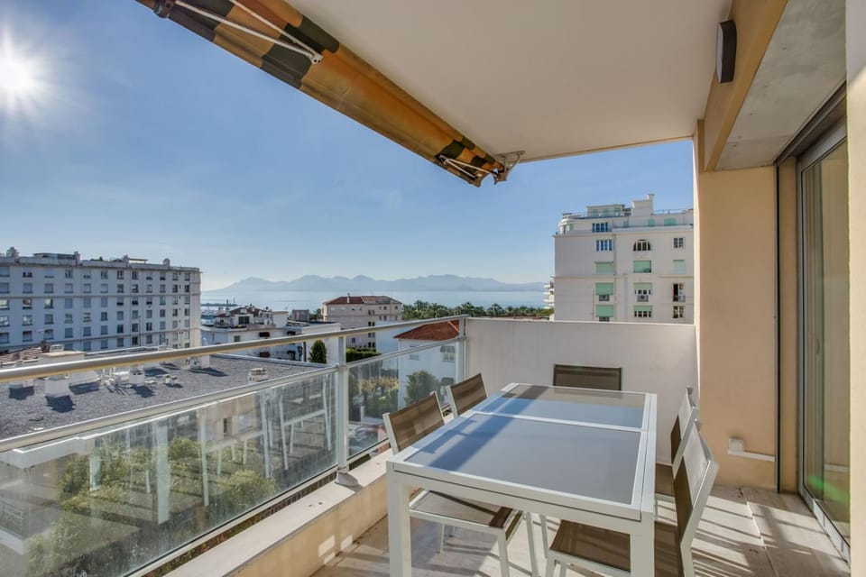 Property building, Balcony/Terrace