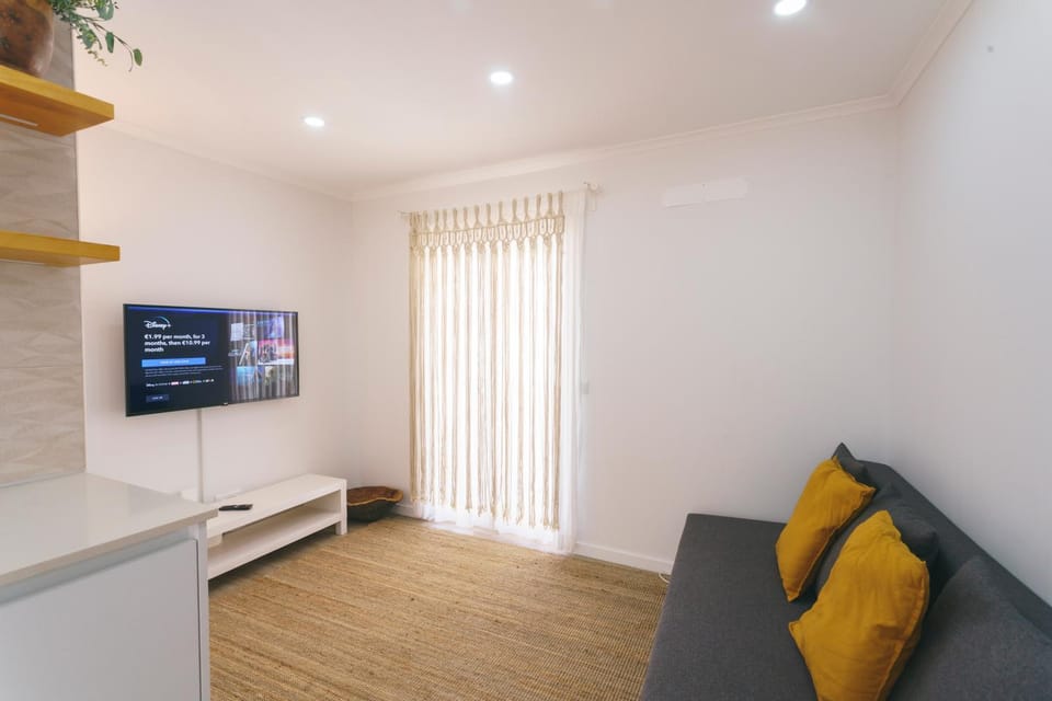 Communal lounge/ TV room, TV and multimedia, Living room, Seating area