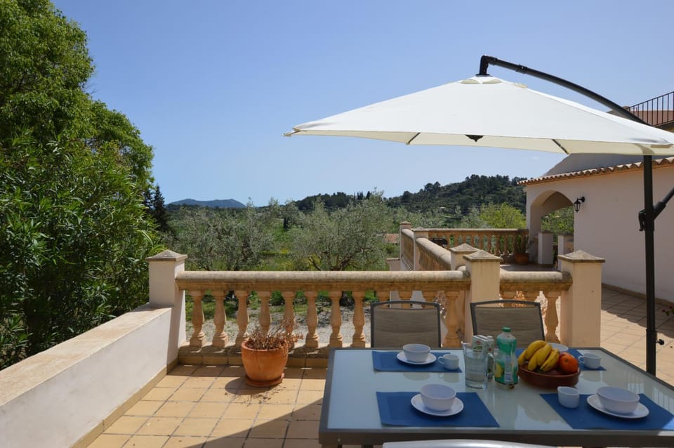 Encantadora finca con piscina en la naturaleza Country House in Raiguer