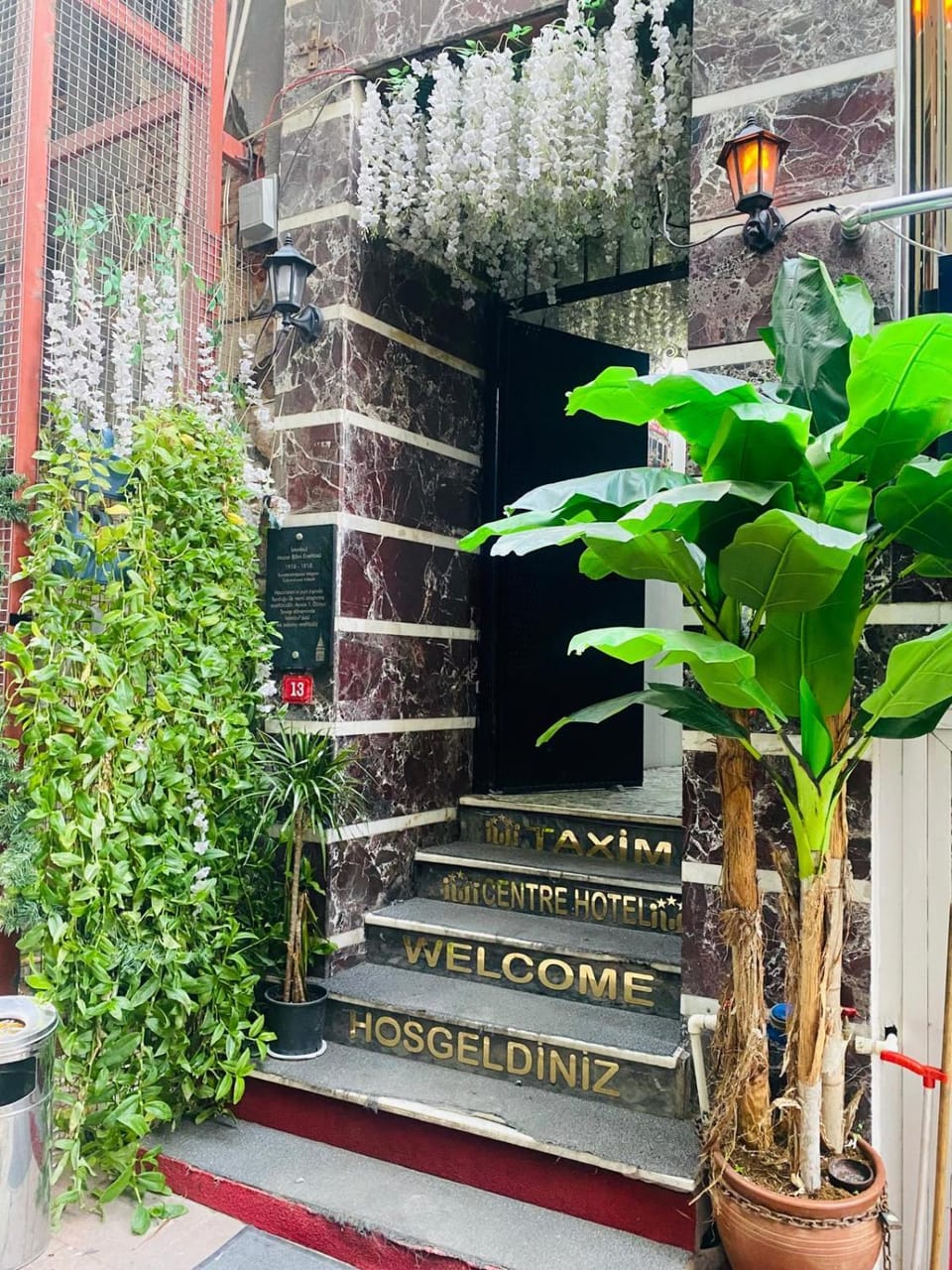 Facade/entrance