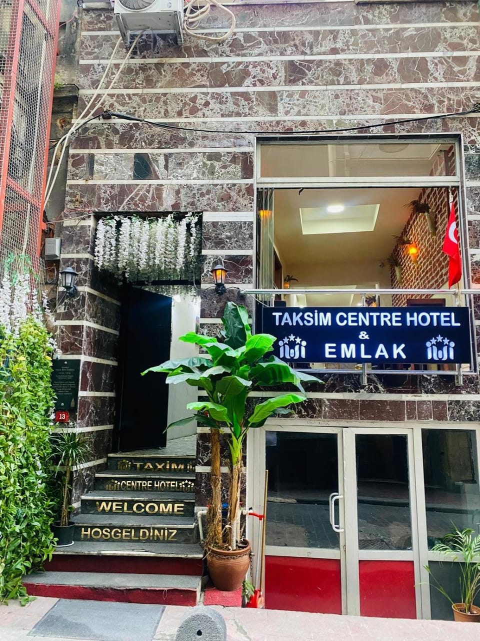 Facade/entrance