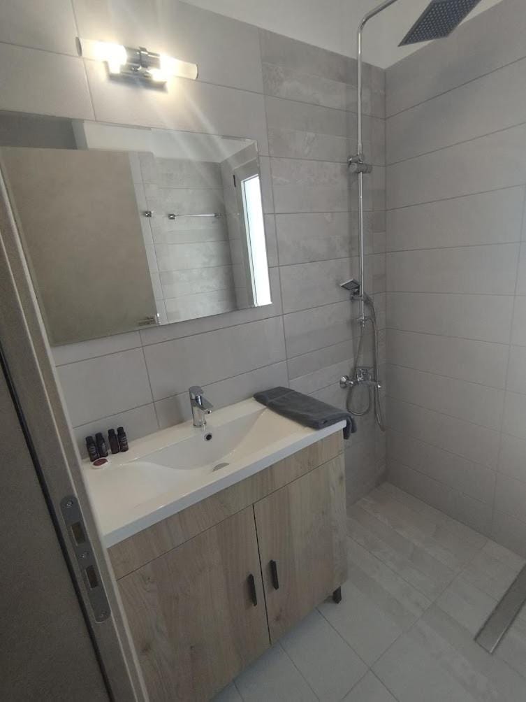 MFD LUXURY APARTMENTS ΜΕΖΟΝΕΤΑ 100τμ ΔΙΠΛΑ ΣΤΗ ΘΑΛΑΣΣΑ Apartment in Euboea