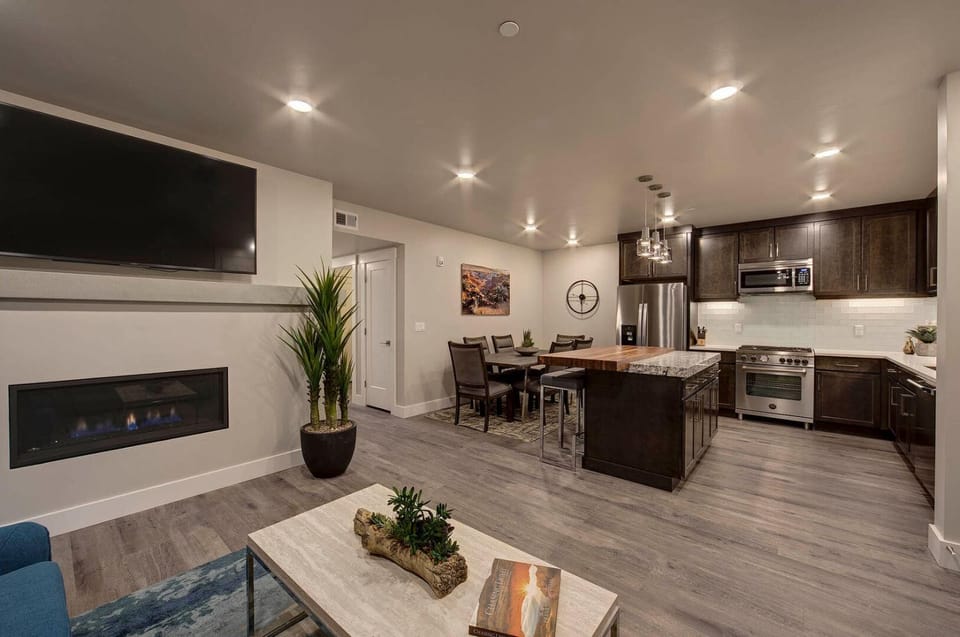TV and multimedia, Kitchen or kitchenette, Living room, Seating area, Dining area, minibar, pet friendly, stove