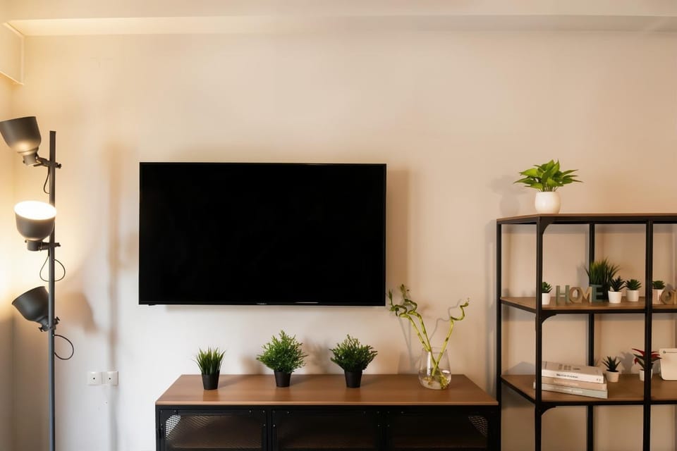 Comfy Athenian 1BD Apt next to Neos Kosmos Metro House in Athens