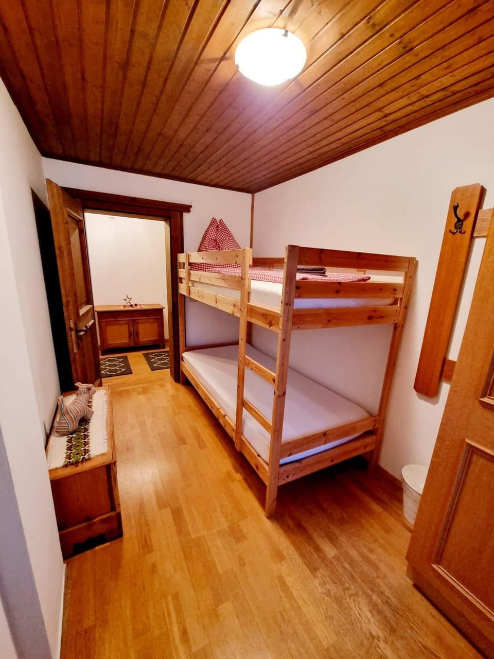 Bedroom, bunk bed