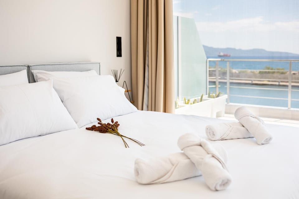 Bed, View (from property/room), Balcony/Terrace, Sea view, towels