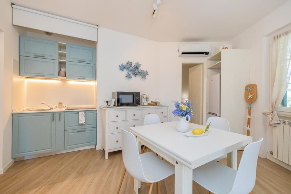 Property building, Kitchen or kitchenette, Living room