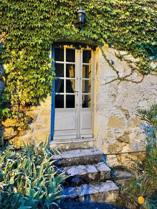 Facade/entrance, Garden
