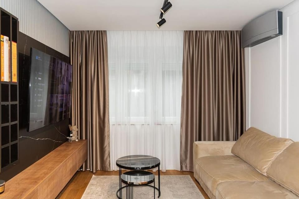 Royalux Kennedy Residences Apartment in Belgrade