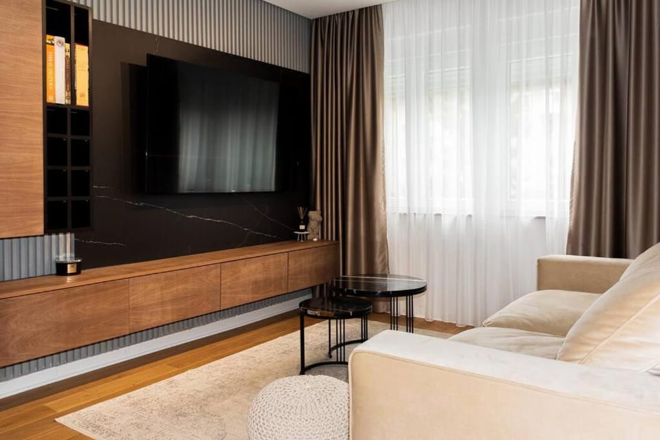 Royalux Kennedy Residences Apartment in Belgrade