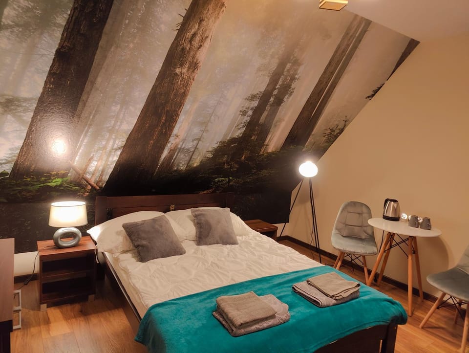 Bed, Coffee/tea facilities, Photo of the whole room, Seating area, Bedroom, towels