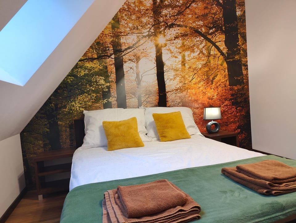 Bed, Natural landscape, Photo of the whole room, Bedroom, towels