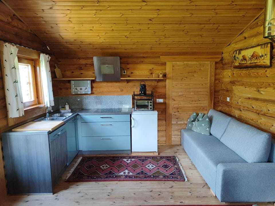 Kitchen or kitchenette, Living room
