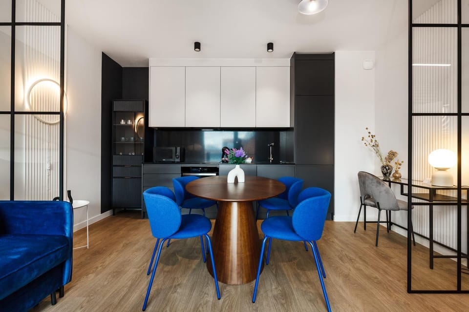 Kitchen or kitchenette, Living room, Seating area, Dining area