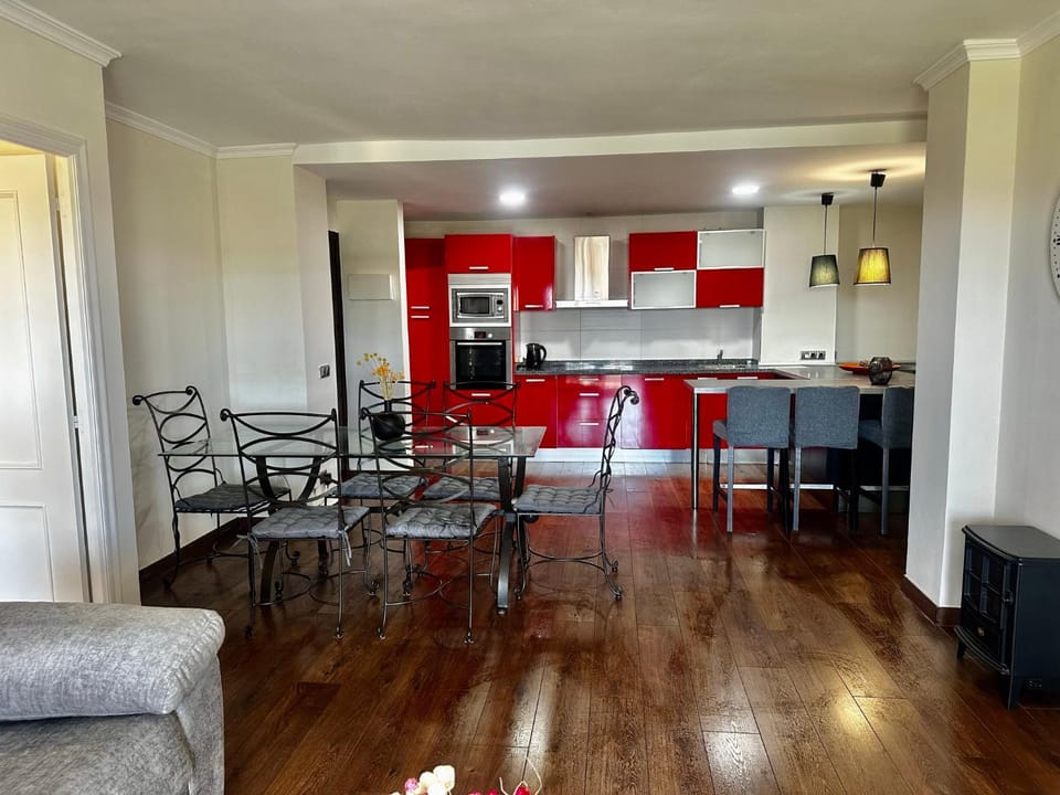 Kitchen or kitchenette, Living room, Dining area, minibar, pet friendly, stove