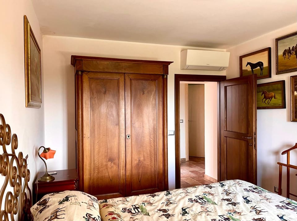 Bed, Photo of the whole room, Bedroom, wardrobe, air conditioner