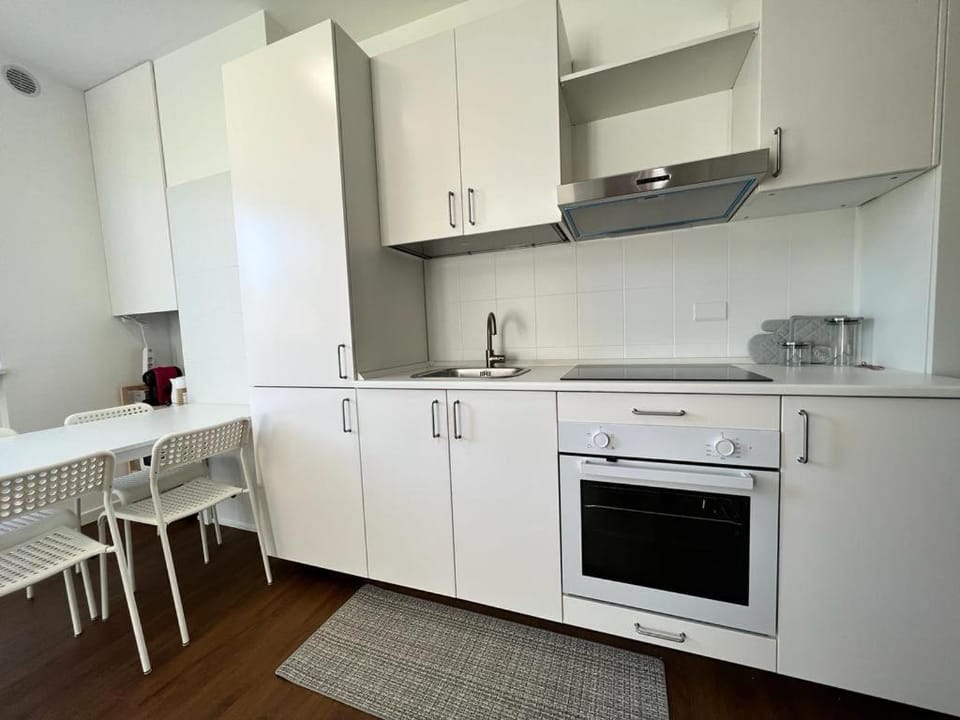 Kitchen or kitchenette, Dining area, minibar, pet friendly, stove
